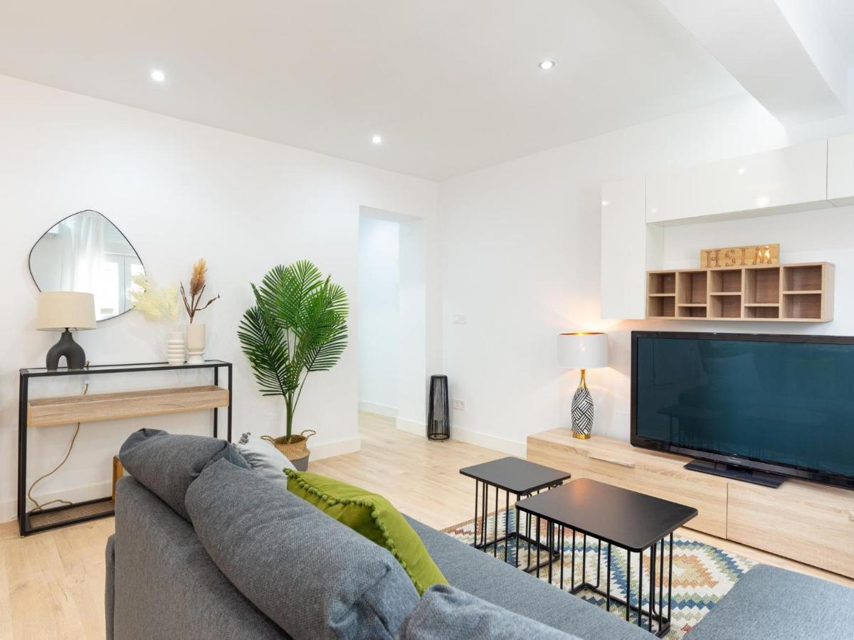 Gorgeous Renovated Apartment 2Br Ac Malaga Luaran gambar