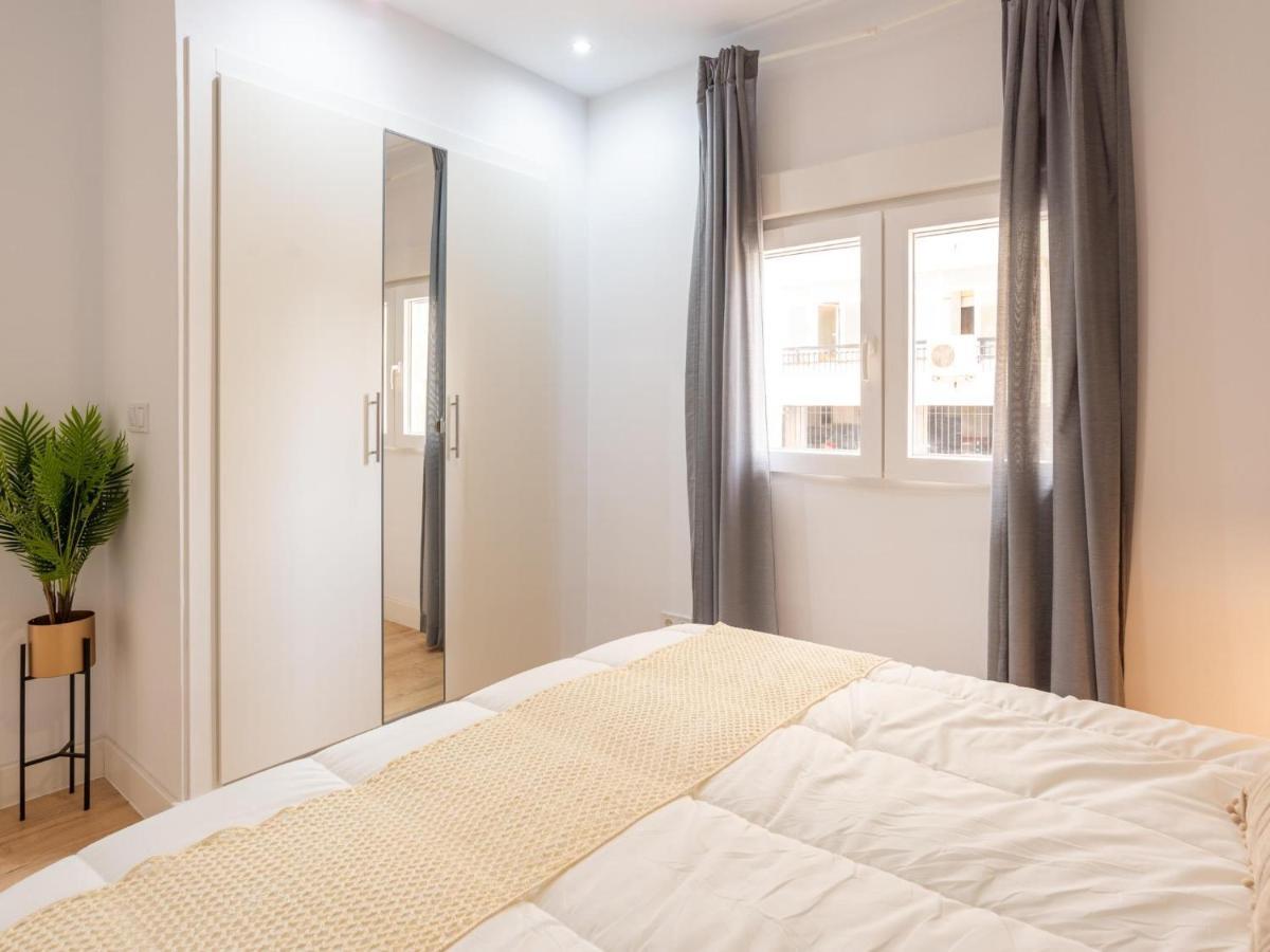 Gorgeous Renovated Apartment 2Br Ac Malaga Luaran gambar